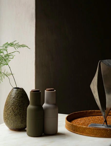 Menu | Bottle Grinder 2-piece | Huntington Green + Beige | Walnut Lid 4 Menu | Bottle Grinder 2-piece | Huntington Green + Beige | Walnut Lid