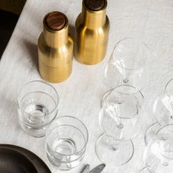 Menu Bottle Grinder Peper- En Zoutmolen Walnoot Brushed Brass