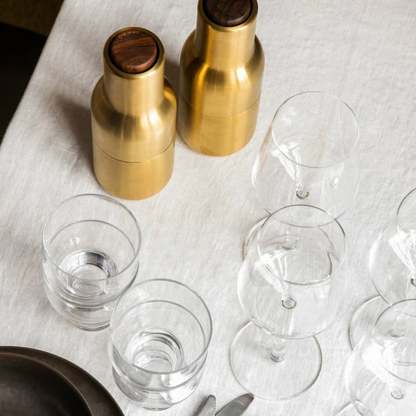 Menu Bottle Grinder Peper- En Zoutmolen Walnoot Brushed Brass 3 Menu Bottle Grinder Peper- En Zoutmolen Walnoot Brushed Brass