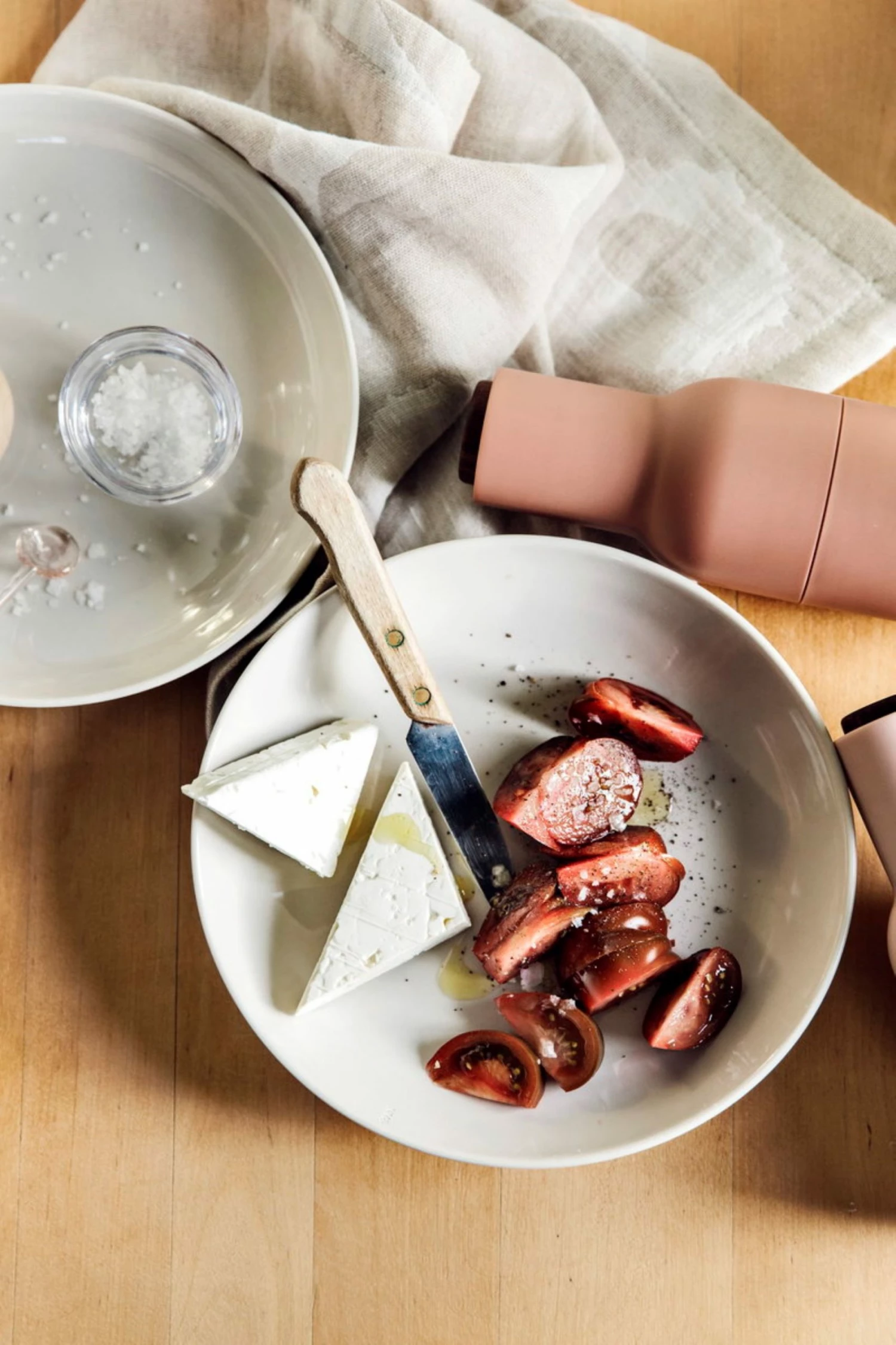 Menu Set of 2 Nudes Bottle Grinders with Walnut Tops 5 Menu Set of 2 Nudes Bottle Grinders with Walnut Tops
