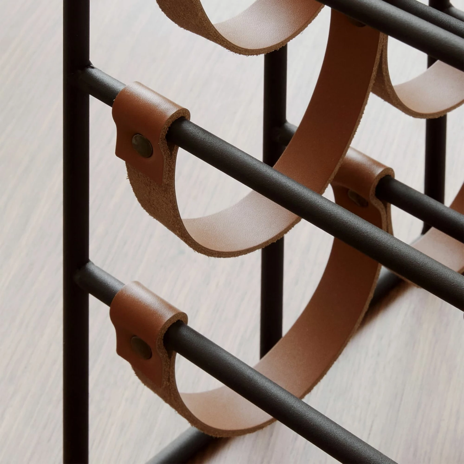 Menu Umanoff Leather & Steel Wine Rack - 8 Bottles 7 Menu Umanoff Leather & Steel Wine Rack - 8 Bottles